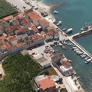 Stone House Ernest Trogir